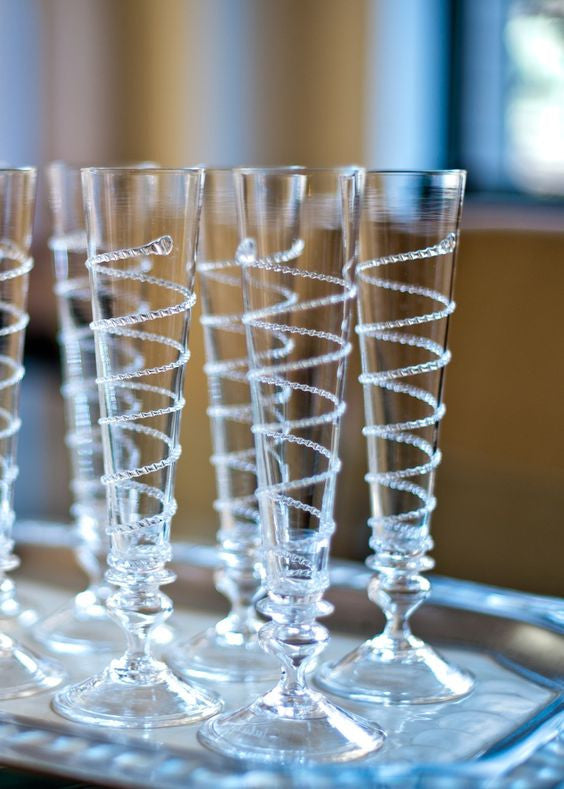 https://www.janeleslieco.com/cdn/shop/products/champagne_flutes_600x.jpg?v=1571291529